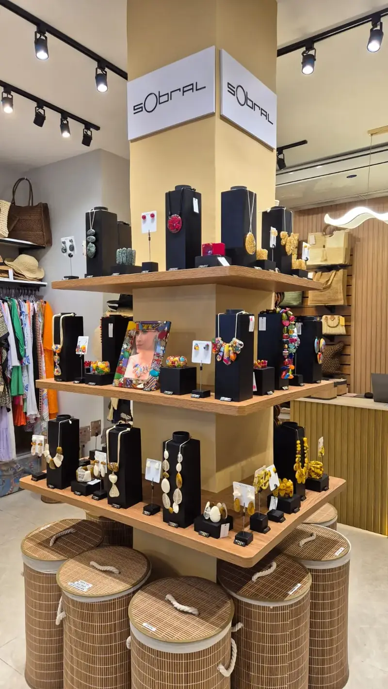 Display oficial das jóias Sobral na boutique Rio Moda Praia